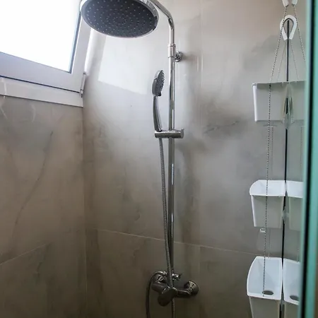 Lira 2 Apartament Kremastí