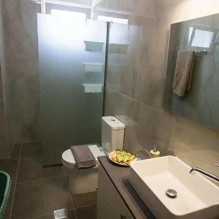 Lira 2 Kremasti (Rhodes)